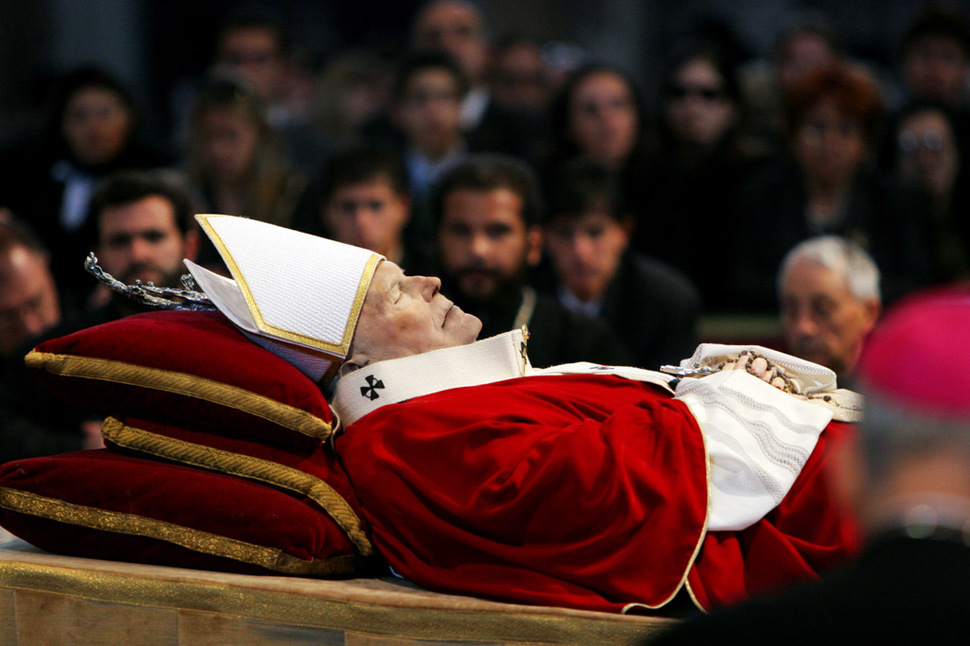 Umiera Papież Jan Paweł II. (2005)