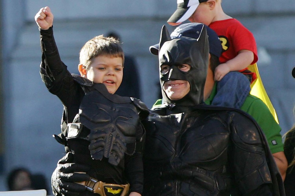 San Francisco pomaga Bat-Kidowi uratować miasto, a jednocześnie spełnić życzenie chorego chłopca. (2013)