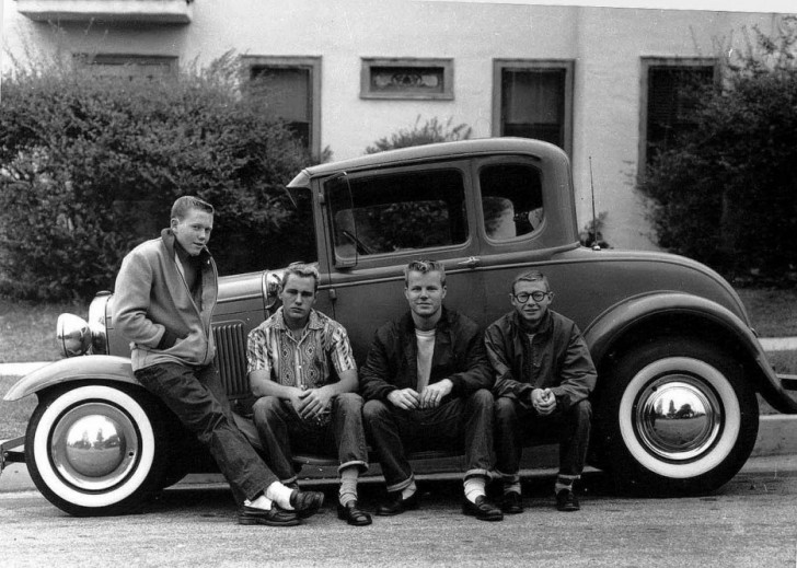 Nastolatki i ich pierwszy samochód (1950)