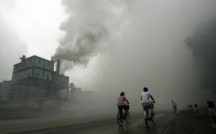Zanieczyszczenie z fabryki Yutian, 100km od Pekinu.