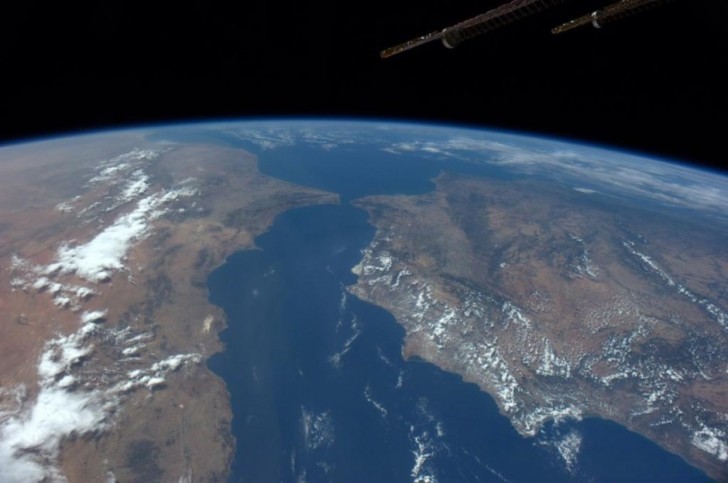 Morze Śródziemne. Po prawej Europa, po lewej Afryka.