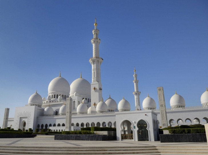 13-sheikh-zayed-grand-mosque-abu-dhabi-united-arab-emirates