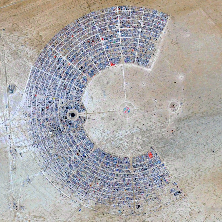 Wioska festiwalowa Burning Man, pustynia Black Rock, USA