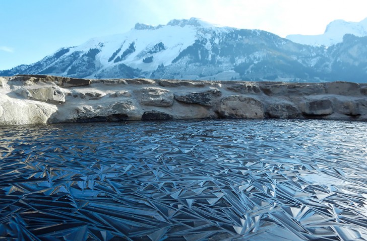 frozen-lake-pond-ice-wcht04