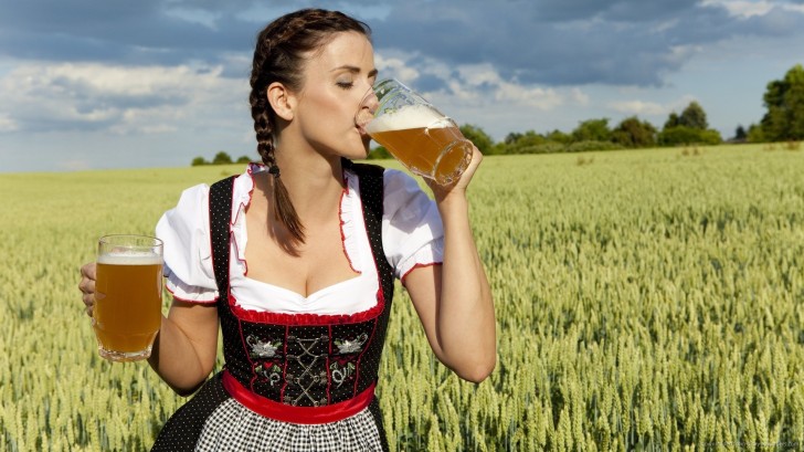 bavarian-girl-with-beer