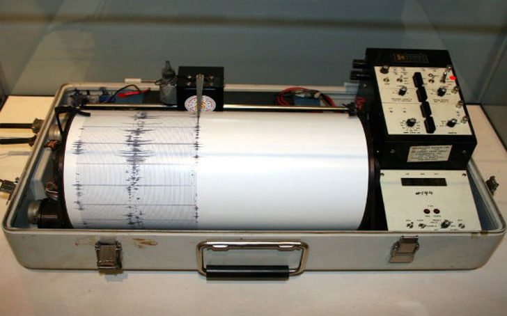 Earthquake-detector-610x380