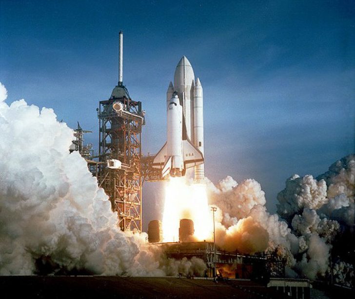 __b_Space_Shuttle_Columbia_launching