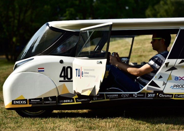 BvOF-Stella-Lux-Solar-Car-Eindhoven_dezeen_784_2