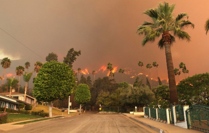 a-massive-wildfire-burned-through-large-swaths-of-southern-california-after-one-of-the-driest-januarys-on-record-it-looks-like-hell-on-earth