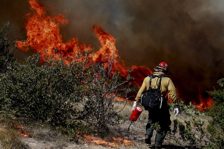 californias-drought-is-leading-to-dangerous-wildfires-like-this-one-near-san-diego-in-may