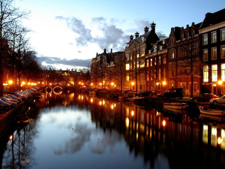 greenest_cities_amsterdam_night