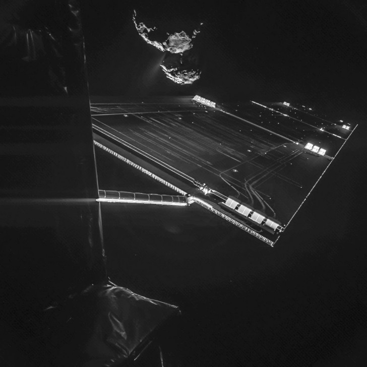 in-november-humanity-got-its-closest-look-ever-at-a-comet-via-the-philae-lander-and-rosetta-spacecraft--heres-what-the-comet-looked-like-from-the-ship