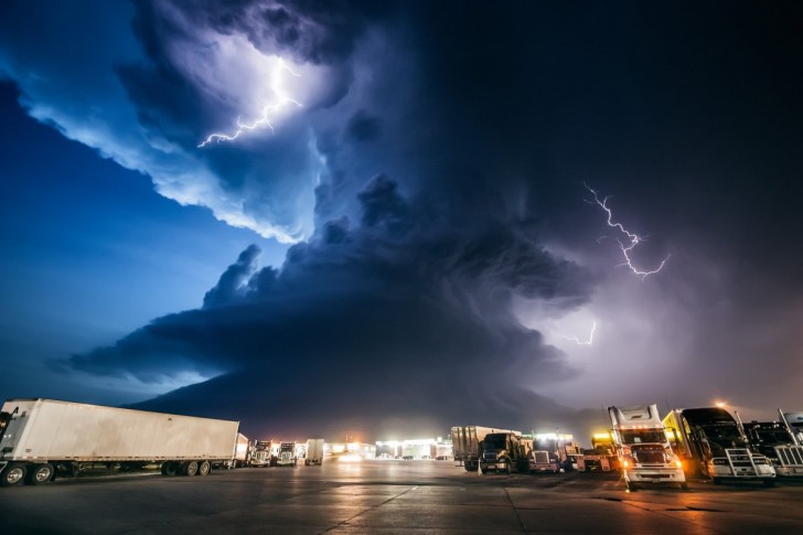 mike-hollingshead-makes-a-living-following-the-worst-storms-in-america-from-snarling-tornadoes-chewing-up-the-kansas-farmland-to-supercell-thunderstorms-massing-over-the-dakotas-this-superce