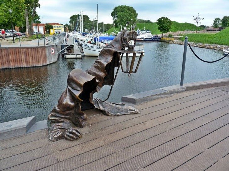 most-creative-sculptures-and-statues-you-can-find-around-the-world-27853