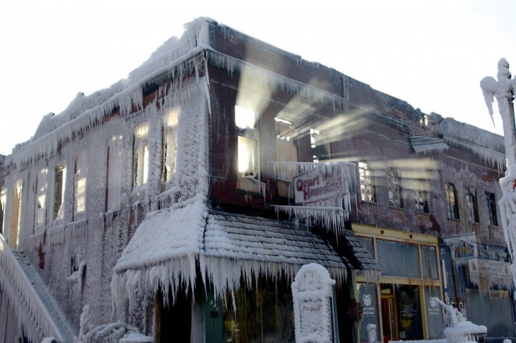 when-nebraska-firefighters-put-out-a-blaze-on-jan-3-the-water-they-sprayed-froze-against-this-building