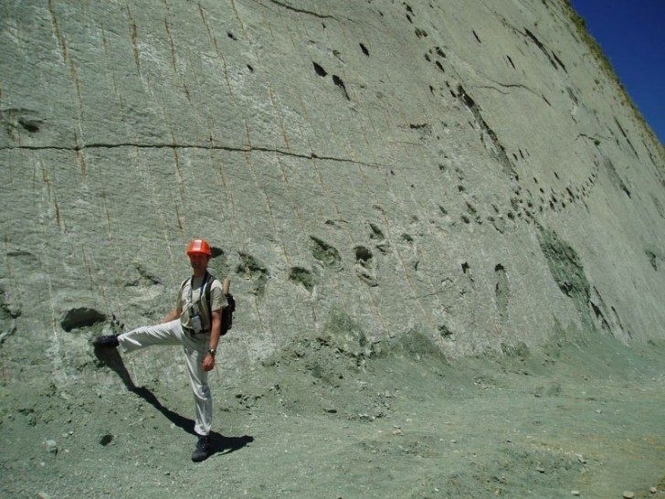 cal-orko-wall-of-dinosaur-footprints-sucre-bolivia-2