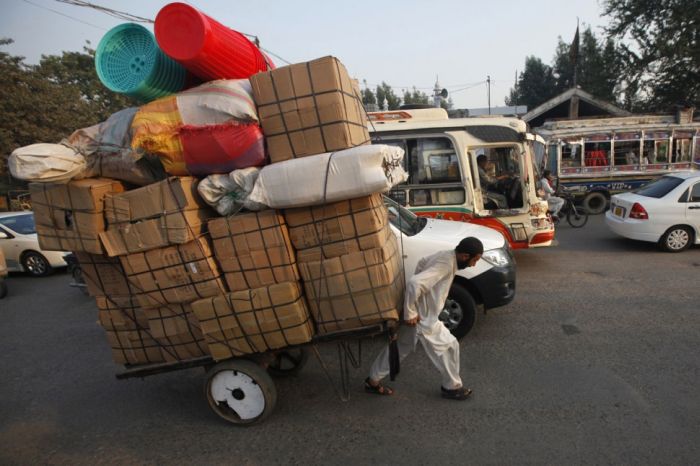 yes-you-can-this-is-how-the-worlds-most-overloaded-transport-looks-like-29755