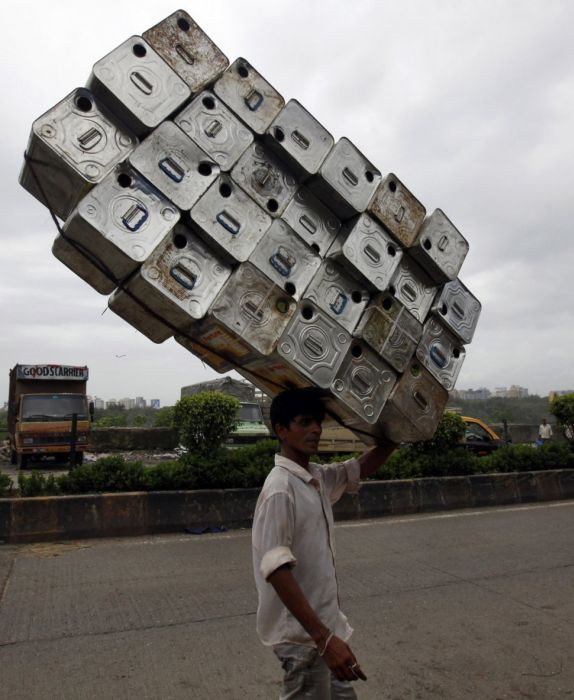 yes-you-can-this-is-how-the-worlds-most-overloaded-transport-looks-like-68712
