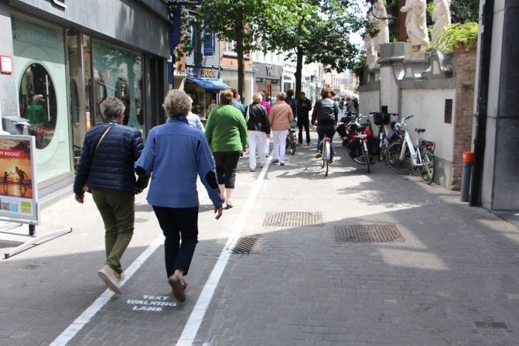 belgium-has-it-is-own-text-walking-lanes-for-phone-addicts-66051