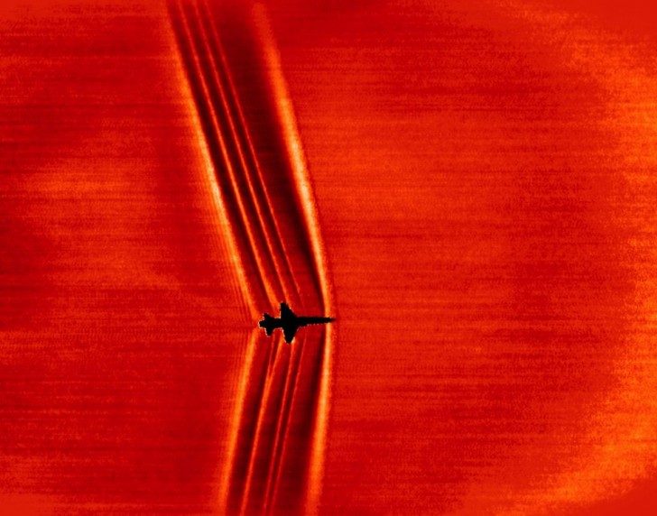 stunning-nasa-images-of-shock-waves-created-by-jets-as-they-break-the-sound-barrier-38455-960x754