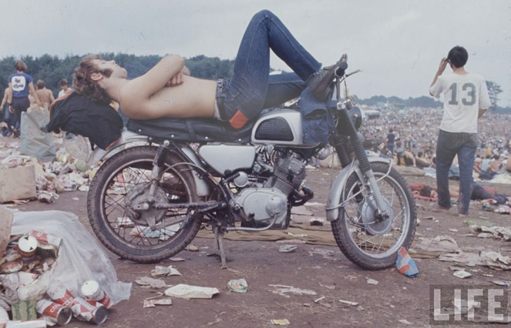 1969-woodstock-music-festival-hippies-bill-eppridge-john-dominis-9-57bc2fa4e8e97__880