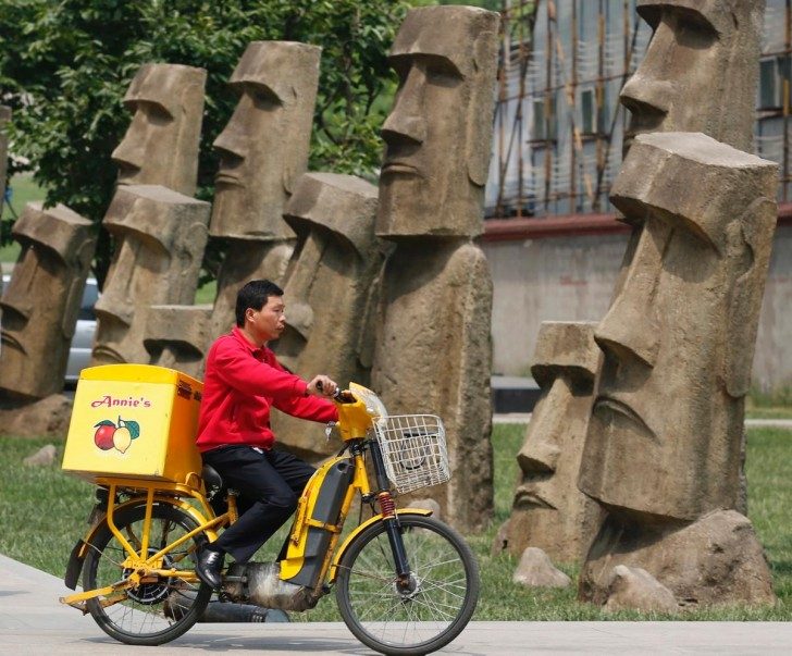 chinese-replicas-world-landmarks-moai