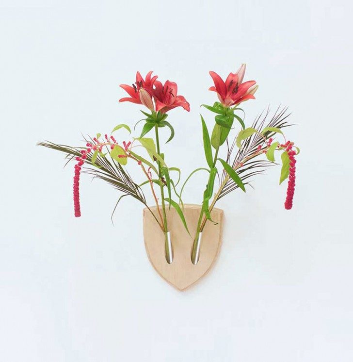 flowers-wall-arangement-replace-dead-animals-elkebana-5