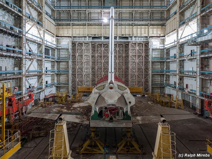 abandoned-soviet-space-shuttle-hangar-buran-baikonur-cosmodrome-kazakhstan-ralph-mirebs-14