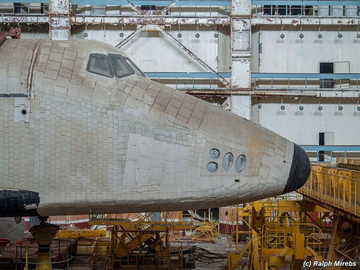 abandoned-soviet-space-shuttle-hangar-buran-baikonur-cosmodrome-kazakhstan-ralph-mirebs-15