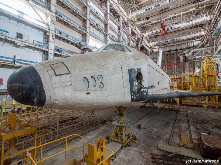 abandoned-soviet-space-shuttle-hangar-buran-baikonur-cosmodrome-kazakhstan-ralph-mirebs-16