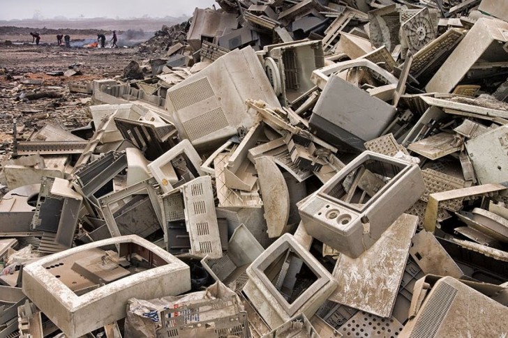 You Will Want To Recycle Everything After Seeing These Photos! - Landfill In Acra (Ghana)