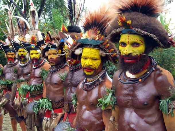lifeasahuman.com-PNG-9-Huli-Wigmen-New-Guinea-June2009-c-V.-Ross-610x458