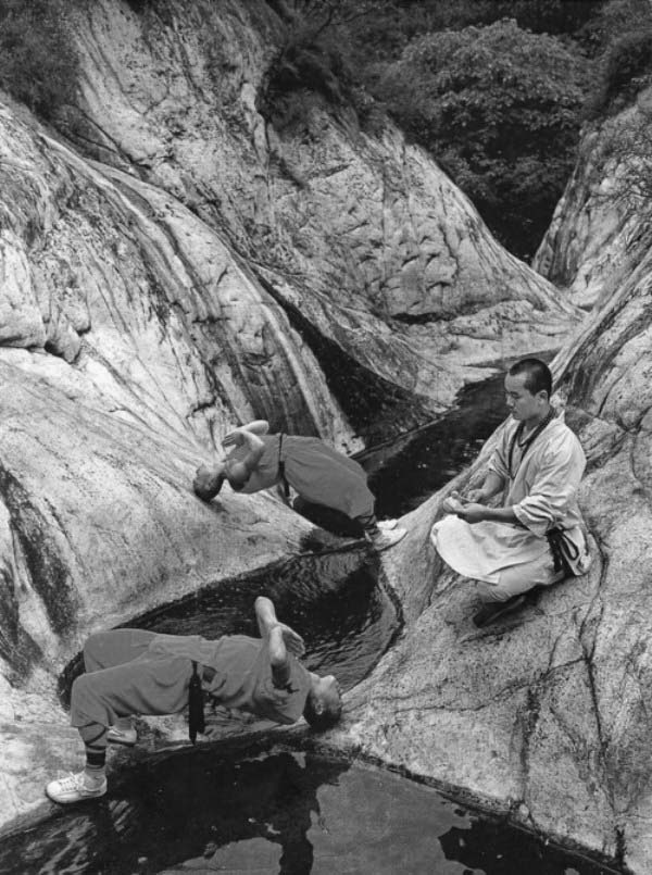 shaolin-monks-training-11