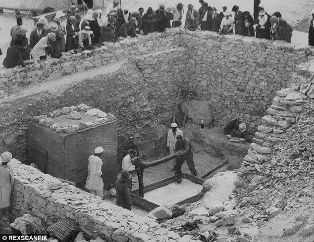 00012CEF00000C1D-3193092-Tutankhamen_s_tomb_was_first_discovered_in_1922_by_Howard_Carter-a-8_1439284127232