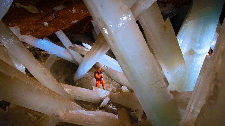 Massive-selenite-crystals-in-the-Cave-of-the-Crystals-in-Naica-Mexico-20160405