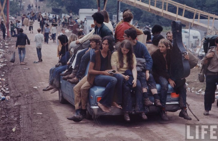 1969-woodstock-music-festival-hippies-bill-eppridge-john-dominis-17-57bc2fb686ea6__880