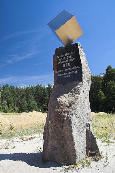 Pomnik UFO w Emilcinie (woj. Lubelskie).Źródło: wikipedia
