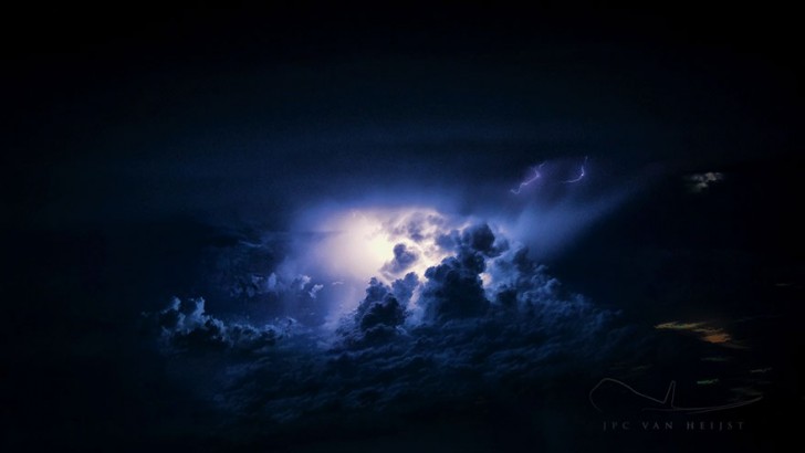 storm-sky-photography-airline-pilot-christiaan-van-heijst-2-57eb67ef2a0ad__880