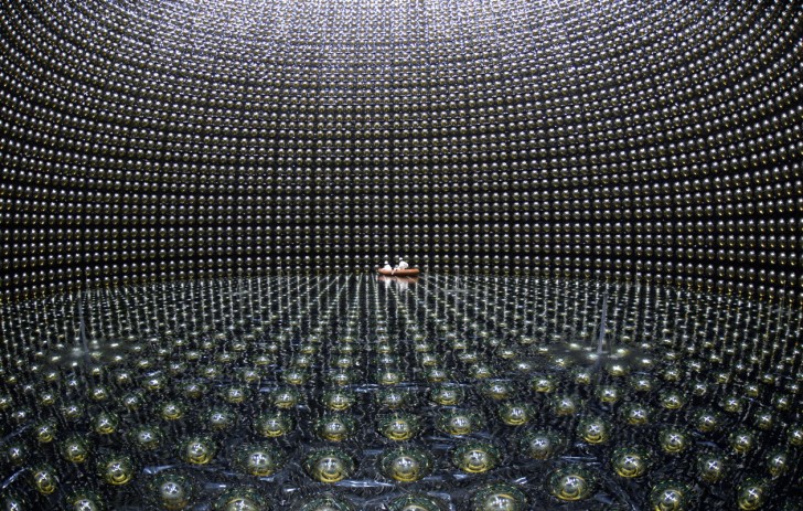 Wnętrze detektora neutrin. (źródło: theodysseyonline.com)
